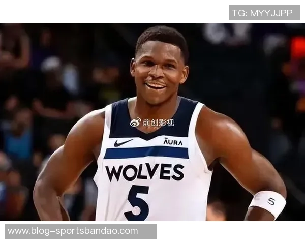 兰德尔带领球队奋勇争先19投12中砍下30分7篮板4助攻1抢断 兰德尔带领球队奋勇争先19投12中砍下30分7篮板4助攻1抢断